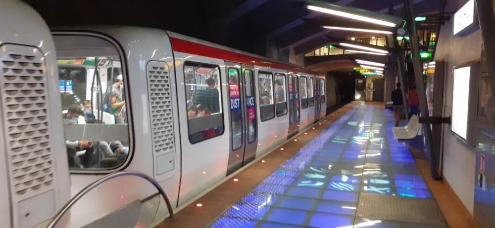 Métro Lyon - Station - surveillance