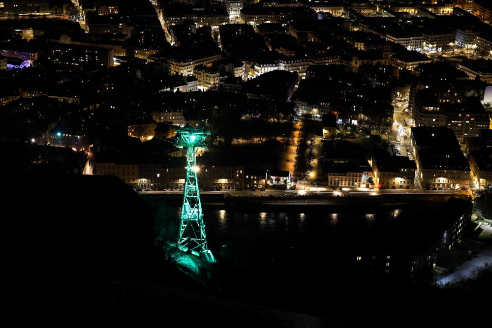 pylone téléphérique Bastille éclairé