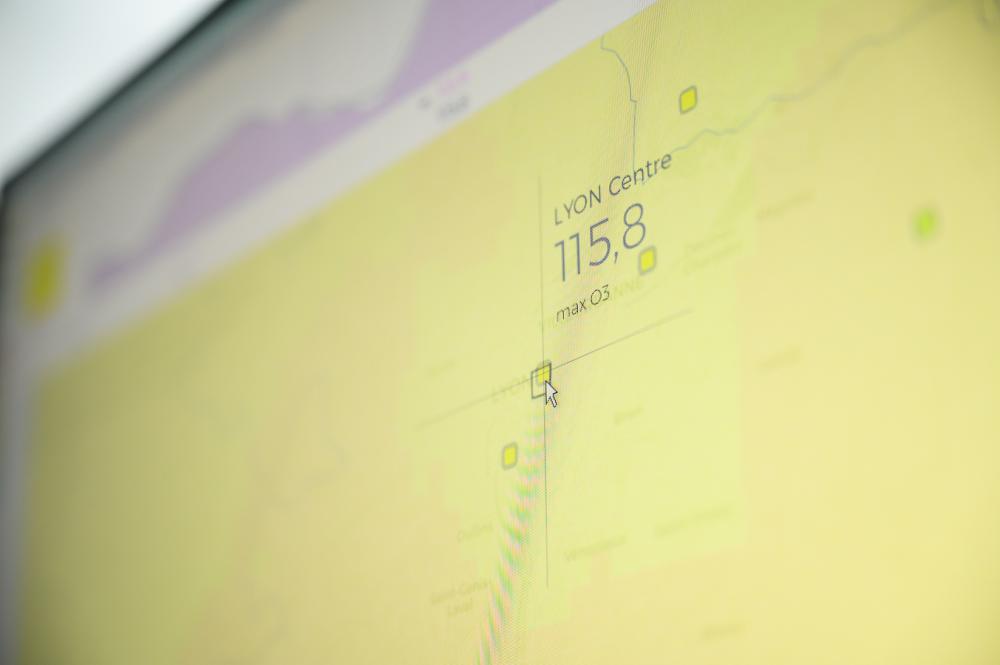 Carte de prévision quotidienne de la qualité de l'air avec données aux stations - 