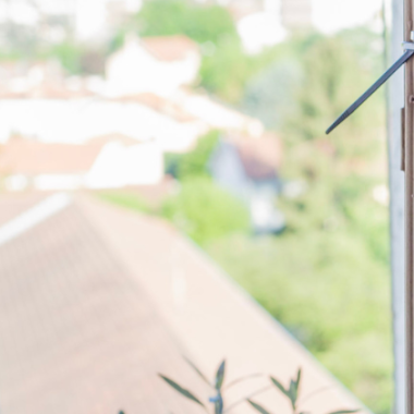 Microcapteur de mesure de la qualité de l'air installé chez un citoyeb